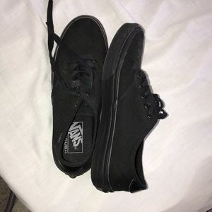 BLACK VANS